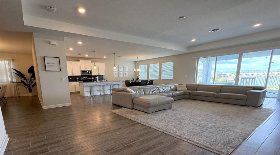Kissimmee, Florida 34746, 4 Bedrooms Bedrooms, ,3 Bathroomsbathrooms,Residential,For Sale,Wordsmith,Mfro6304583