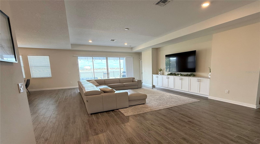 Kissimmee, Florida 34746, 4 Bedrooms Bedrooms, ,3 Bathroomsbathrooms,Residential,For Sale,Wordsmith,Mfro6304583