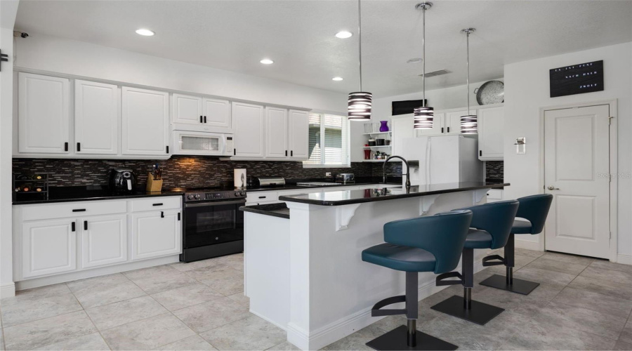 Orlando, Florida 32836, 4 Bedrooms Bedrooms, ,2 Bathroomsbathrooms,Residential,For Sale,Wakeworth,Mfro6304215