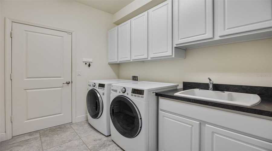 Orlando, Florida 32836, 4 Bedrooms Bedrooms, ,2 Bathroomsbathrooms,Residential,For Sale,Wakeworth,Mfro6304215