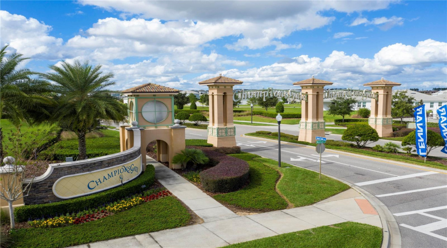 Davenport, Florida 33896, 9 Bedrooms Bedrooms, ,5 Bathroomsbathrooms,Residential,For Sale,Thunderbird,Mfro6303142