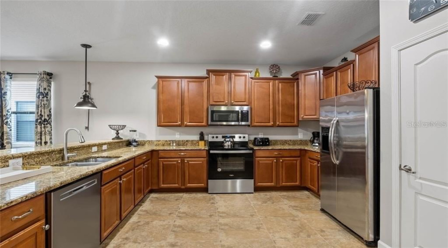 Davenport, Florida 33896, 9 Bedrooms Bedrooms, ,5 Bathroomsbathrooms,Residential,For Sale,Thunderbird,Mfro6303142