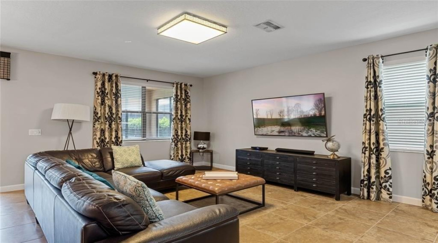 Davenport, Florida 33896, 9 Bedrooms Bedrooms, ,5 Bathroomsbathrooms,Residential,For Sale,Thunderbird,Mfro6303142