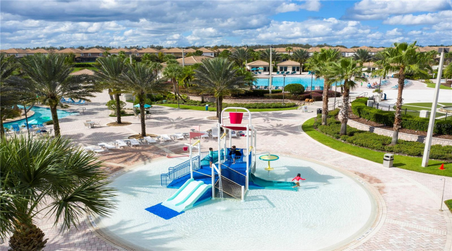 Davenport, Florida 33896, 9 Bedrooms Bedrooms, ,5 Bathroomsbathrooms,Residential,For Sale,Thunderbird,Mfro6303142