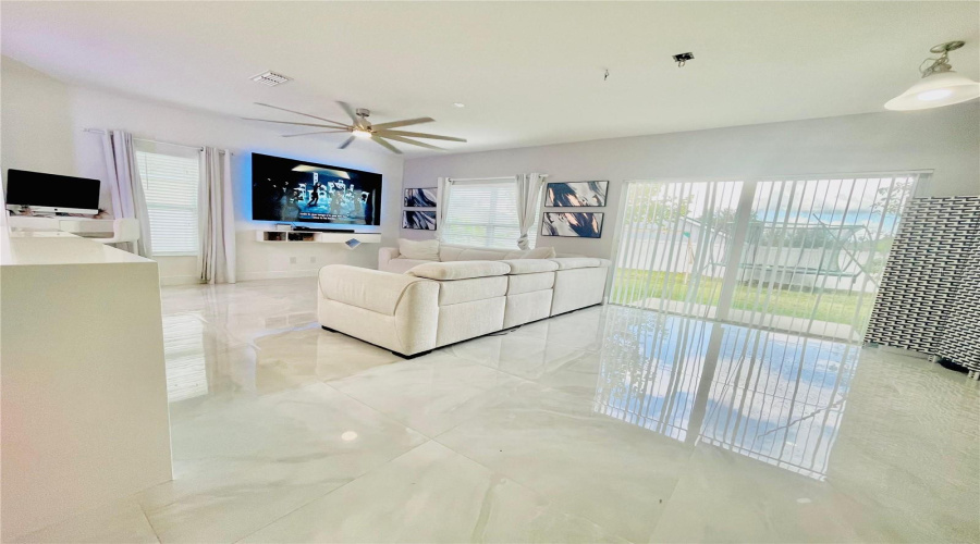 Davenport, Florida 33837, 4 Bedrooms Bedrooms, ,2 Bathroomsbathrooms,Residential,For Sale,Whispering Pines Way,Mfrs5125917