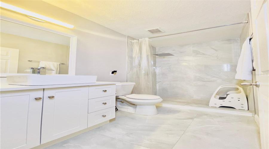 Davenport, Florida 33837, 4 Bedrooms Bedrooms, ,2 Bathroomsbathrooms,Residential,For Sale,Whispering Pines Way,Mfrs5125917