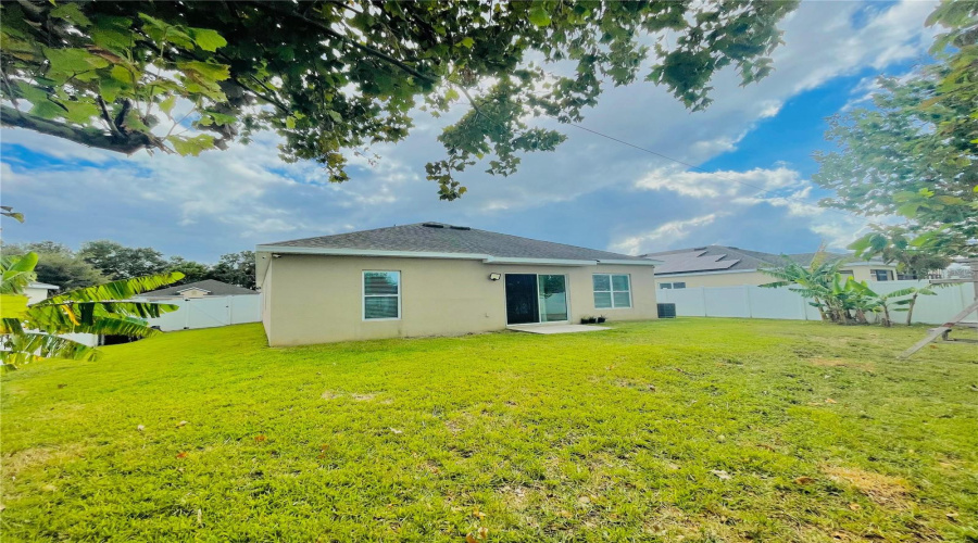 Davenport, Florida 33837, 4 Bedrooms Bedrooms, ,2 Bathroomsbathrooms,Residential,For Sale,Whispering Pines Way,Mfrs5125917
