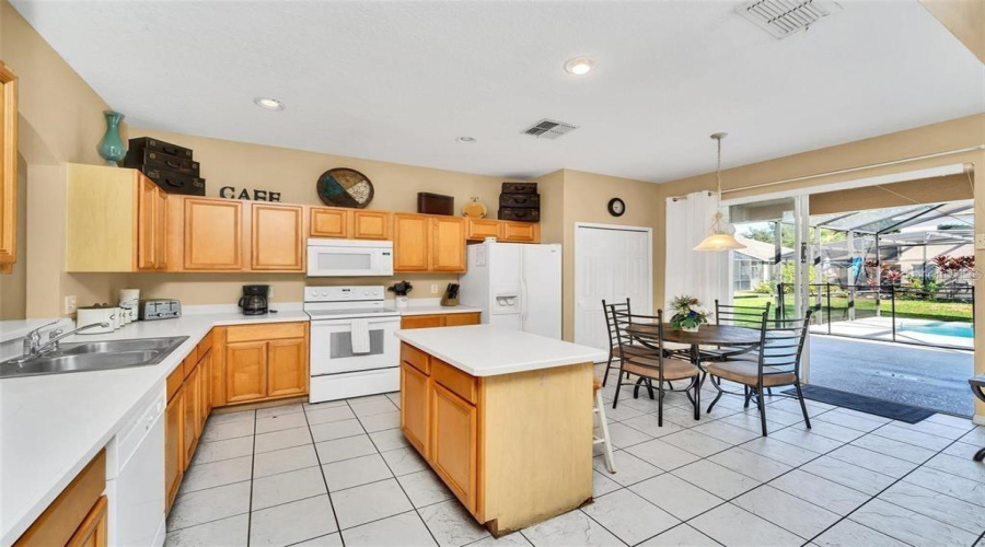 Kissimmee, Florida 34747, 7 Bedrooms Bedrooms, ,4 Bathroomsbathrooms,Residential,For Sale,Emerald Island,Mfrs5125976