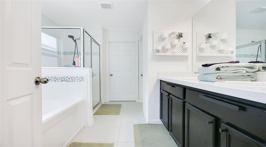 Davenport, Florida 33897, 4 Bedrooms Bedrooms, ,2 Bathroomsbathrooms,Residential,For Sale,Williamson,Mfrg5095111