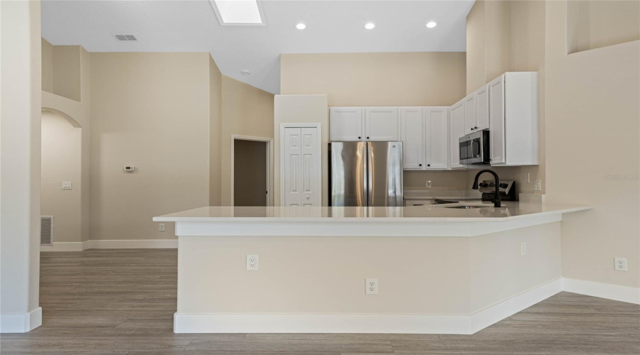 Orlando, Florida 32836, 3 Bedrooms Bedrooms, ,2 Bathroomsbathrooms,Residential,For Sale,Pecky Cypress Way,Mfrr4909066