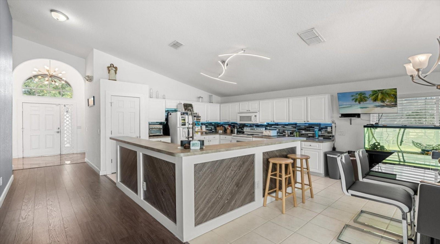 Davenport, Florida 33896, 4 Bedrooms Bedrooms, ,3 Bathroomsbathrooms,Residential,For Sale,Windsor,Mfrtb8379876