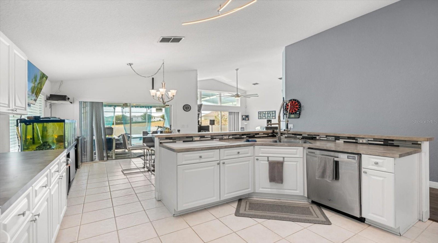 Davenport, Florida 33896, 4 Bedrooms Bedrooms, ,3 Bathroomsbathrooms,Residential,For Sale,Windsor,Mfrtb8379876