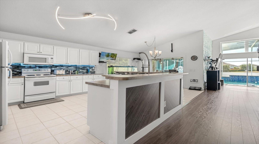 Davenport, Florida 33896, 4 Bedrooms Bedrooms, ,3 Bathroomsbathrooms,Residential,For Sale,Windsor,Mfrtb8379876