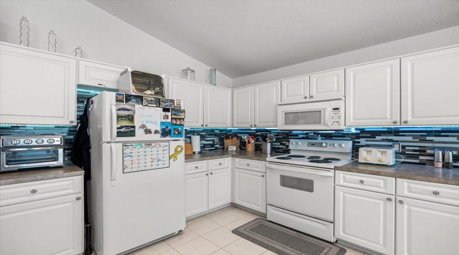 Davenport, Florida 33896, 4 Bedrooms Bedrooms, ,3 Bathroomsbathrooms,Residential,For Sale,Windsor,Mfrtb8379876
