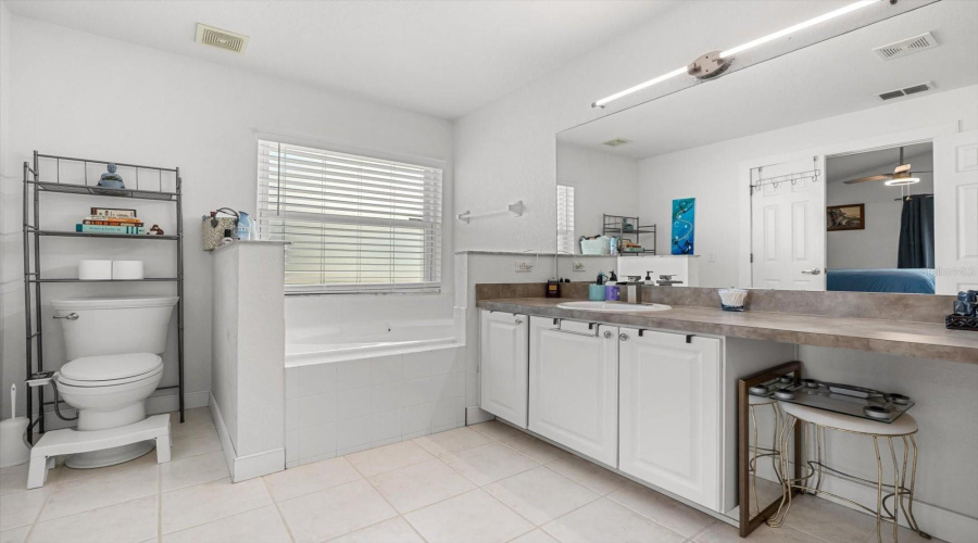 Davenport, Florida 33896, 4 Bedrooms Bedrooms, ,3 Bathroomsbathrooms,Residential,For Sale,Windsor,Mfrtb8379876