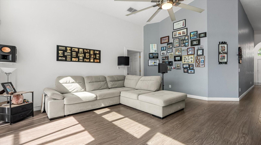 Davenport, Florida 33896, 4 Bedrooms Bedrooms, ,3 Bathroomsbathrooms,Residential,For Sale,Windsor,Mfrtb8379876