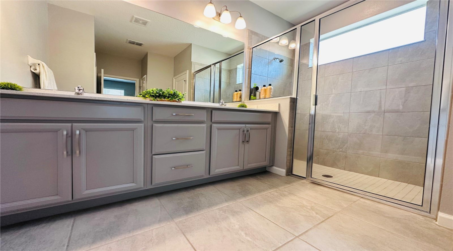 Davenport, Florida 33837, 4 Bedrooms Bedrooms, ,3 Bathroomsbathrooms,Residential,For Sale,Yorkdale,Mfrs5125843