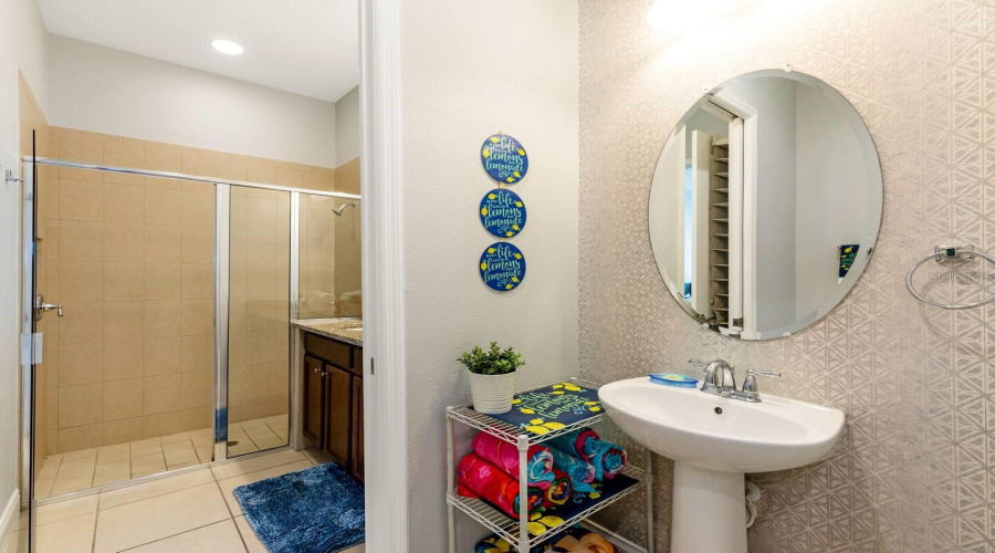 Davenport, Florida 33896, 4 Bedrooms Bedrooms, ,3 Bathroomsbathrooms,Residential,For Sale,Captiva,Mfrs5125742