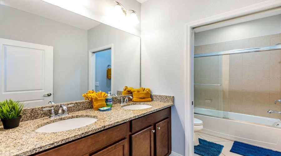 Davenport, Florida 33896, 4 Bedrooms Bedrooms, ,3 Bathroomsbathrooms,Residential,For Sale,Captiva,Mfrs5125742