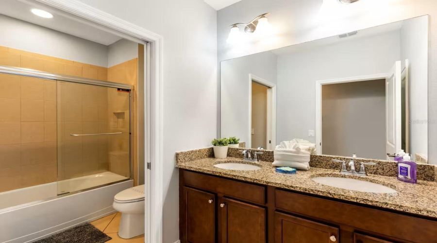 Davenport, Florida 33896, 4 Bedrooms Bedrooms, ,3 Bathroomsbathrooms,Residential,For Sale,Captiva,Mfrs5125742