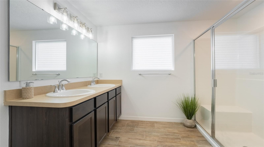 Kissimmee, Florida 34746, 4 Bedrooms Bedrooms, ,2 Bathroomsbathrooms,Residential,For Sale,Canyon Breeze Ave,Mfro6302022