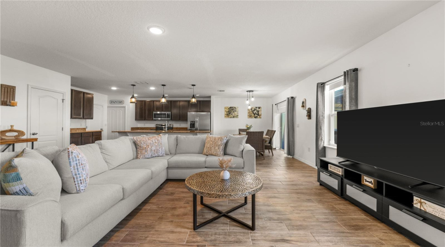 Kissimmee, Florida 34746, 4 Bedrooms Bedrooms, ,2 Bathroomsbathrooms,Residential,For Sale,Canyon Breeze Ave,Mfro6302022