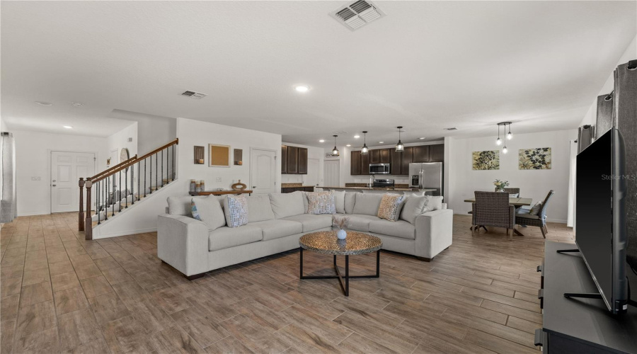 Kissimmee, Florida 34746, 4 Bedrooms Bedrooms, ,2 Bathroomsbathrooms,Residential,For Sale,Canyon Breeze Ave,Mfro6302022