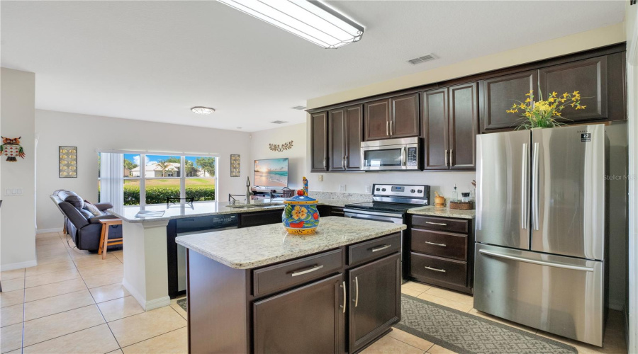 Kissimmee, Florida 34746, 4 Bedrooms Bedrooms, ,3 Bathroomsbathrooms,Residential,For Sale,Meadow View,Mfrg5096355