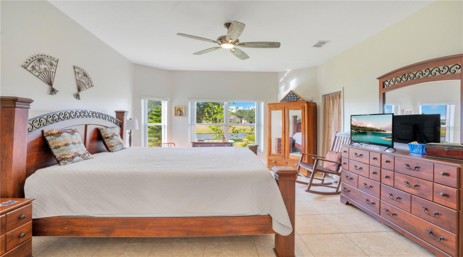 Kissimmee, Florida 34746, 4 Bedrooms Bedrooms, ,3 Bathroomsbathrooms,Residential,For Sale,Meadow View,Mfrg5096355