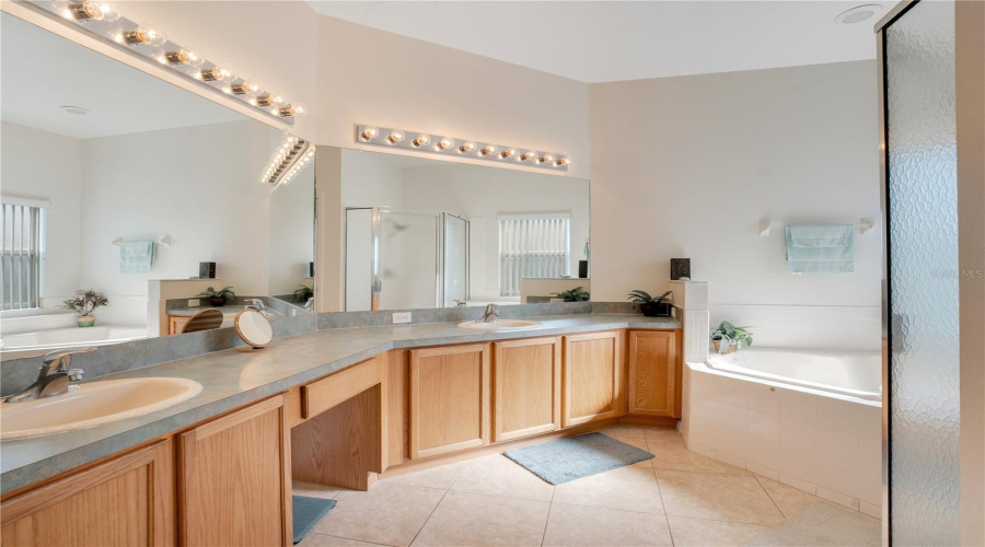 Kissimmee, Florida 34746, 4 Bedrooms Bedrooms, ,3 Bathroomsbathrooms,Residential,For Sale,Meadow View,Mfrg5096355