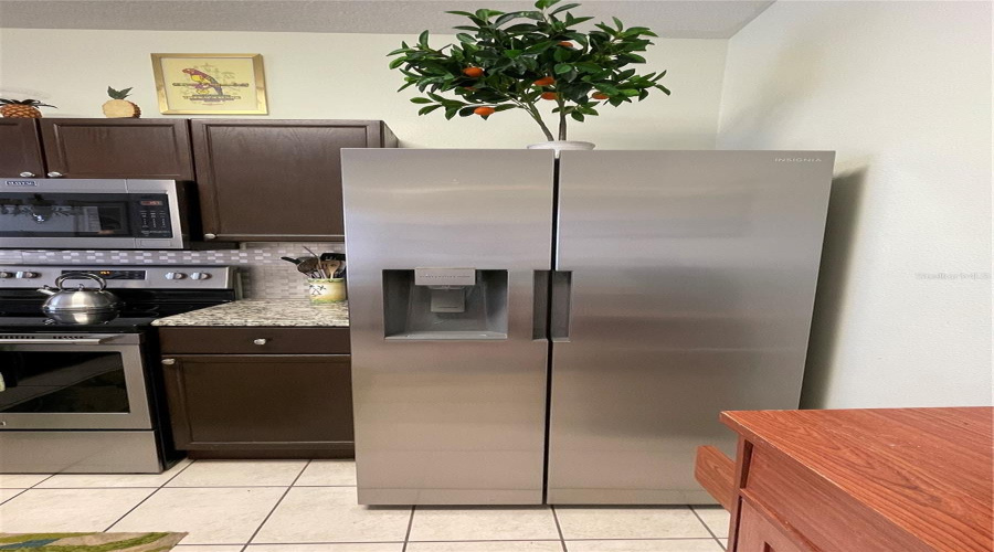 Newer side by side Stainless Fridge