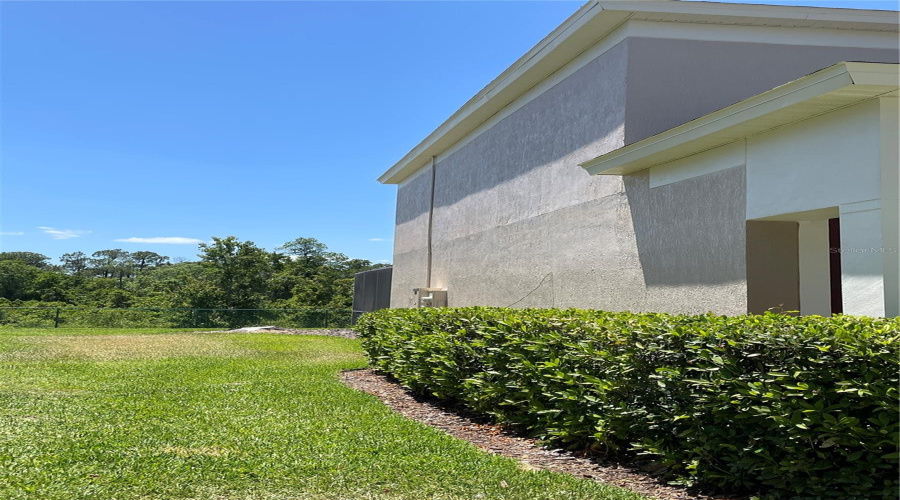 side of home It's a end unit NO side Neighbors