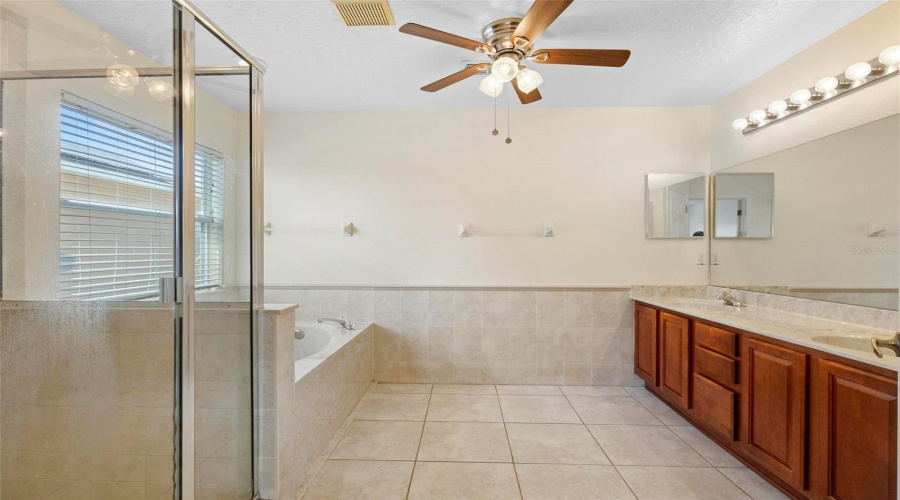 Kissimmee, Florida 34746, 5 Bedrooms Bedrooms, ,4 Bathroomsbathrooms,Residential,For Sale,The Oaks,Mfro6304112