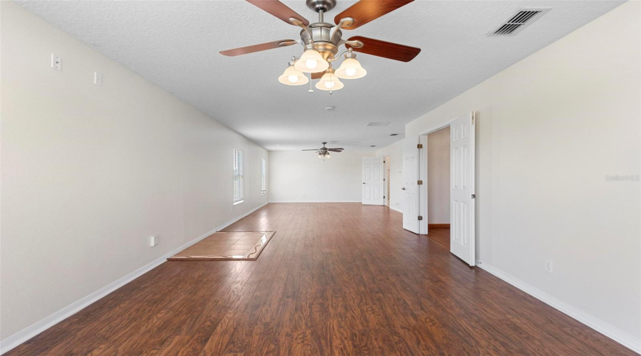 Kissimmee, Florida 34746, 5 Bedrooms Bedrooms, ,4 Bathroomsbathrooms,Residential,For Sale,The Oaks,Mfro6304112