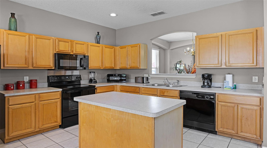Davenport, Florida 33837, 7 Bedrooms Bedrooms, ,4 Bathroomsbathrooms,Residential,For Sale,Rosso,Mfrs5125959
