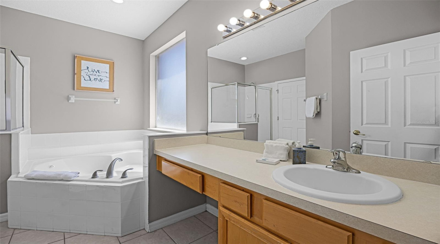 Davenport, Florida 33837, 7 Bedrooms Bedrooms, ,4 Bathroomsbathrooms,Residential,For Sale,Rosso,Mfrs5125959