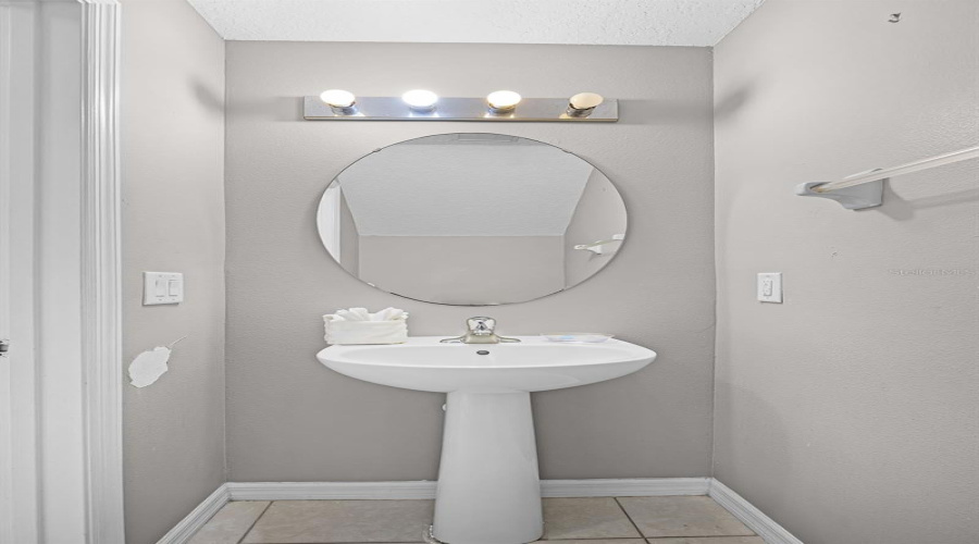 Davenport, Florida 33837, 7 Bedrooms Bedrooms, ,4 Bathroomsbathrooms,Residential,For Sale,Rosso,Mfrs5125959