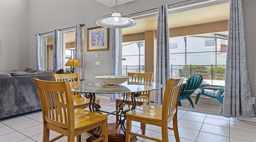 Davenport, Florida 33837, 7 Bedrooms Bedrooms, ,4 Bathroomsbathrooms,Residential,For Sale,Rosso,Mfrs5125959