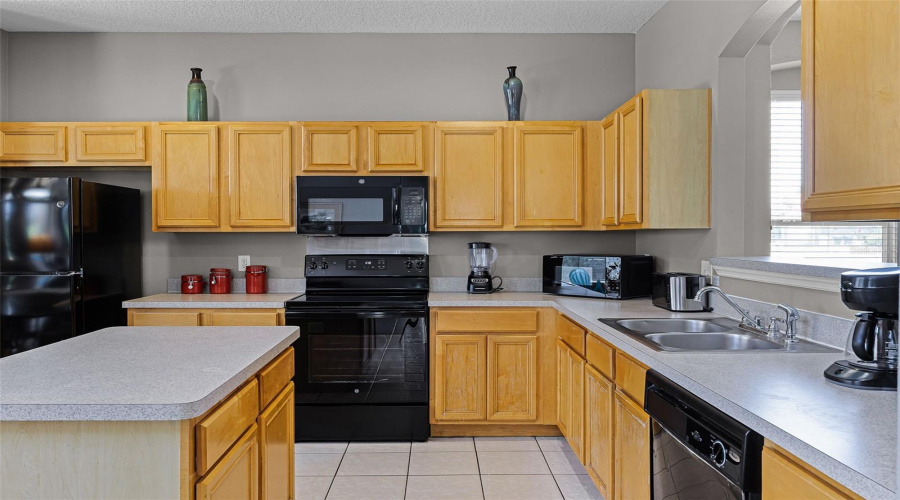 Davenport, Florida 33837, 7 Bedrooms Bedrooms, ,4 Bathroomsbathrooms,Residential,For Sale,Rosso,Mfrs5125959