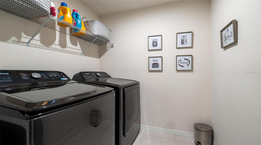 Davenport, Florida 33837, 6 Bedrooms Bedrooms, ,5 Bathroomsbathrooms,Residential,For Sale,Meadow Bend,Mfro6305231