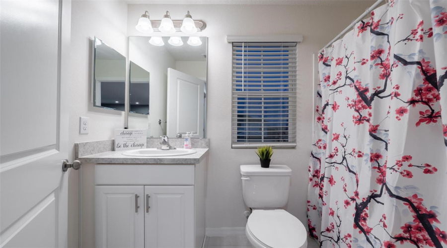 Davenport, Florida 33837, 6 Bedrooms Bedrooms, ,5 Bathroomsbathrooms,Residential,For Sale,Meadow Bend,Mfro6305231