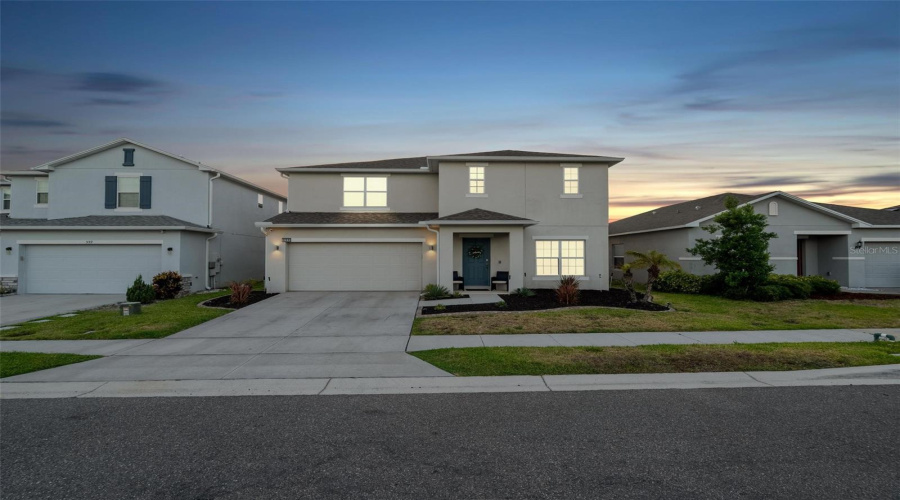 Davenport, Florida 33837, 6 Bedrooms Bedrooms, ,5 Bathroomsbathrooms,Residential,For Sale,Meadow Bend,Mfro6305231