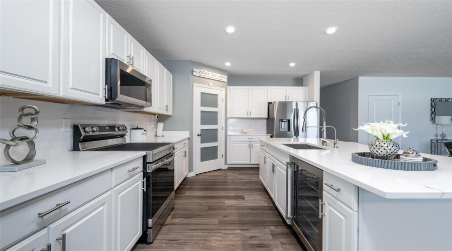 Davenport, Florida 33837, 6 Bedrooms Bedrooms, ,5 Bathroomsbathrooms,Residential,For Sale,Meadow Bend,Mfro6305231