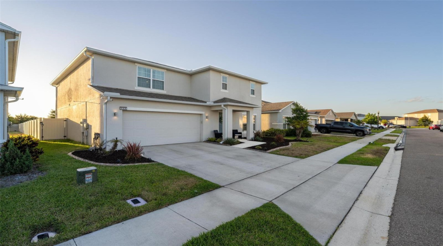 Davenport, Florida 33837, 6 Bedrooms Bedrooms, ,5 Bathroomsbathrooms,Residential,For Sale,Meadow Bend,Mfro6305231