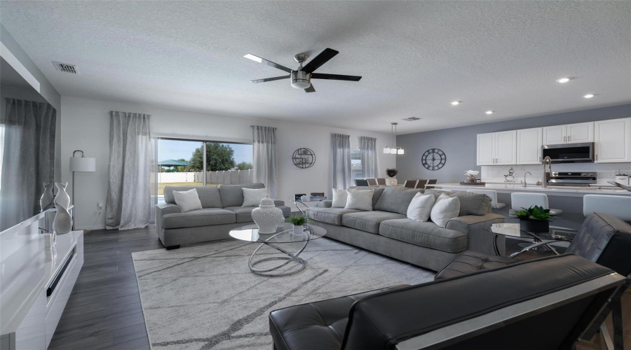 Davenport, Florida 33837, 6 Bedrooms Bedrooms, ,5 Bathroomsbathrooms,Residential,For Sale,Meadow Bend,Mfro6305231