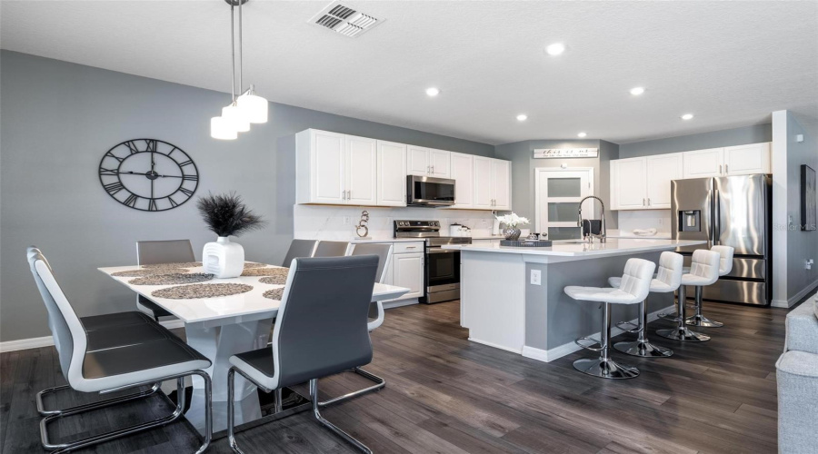 Davenport, Florida 33837, 6 Bedrooms Bedrooms, ,5 Bathroomsbathrooms,Residential,For Sale,Meadow Bend,Mfro6305231