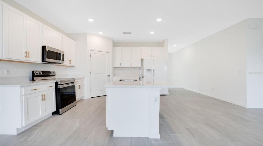 Davenport, Florida 33896, 4 Bedrooms Bedrooms, ,2 Bathroomsbathrooms,Residential,For Sale,Derwent,Mfro6305259