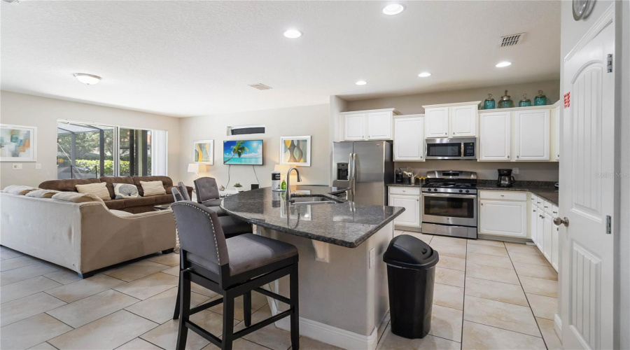 Davenport, Florida 33837, 6 Bedrooms Bedrooms, ,5 Bathroomsbathrooms,Residential,For Sale,Oakview,Mfro6302457