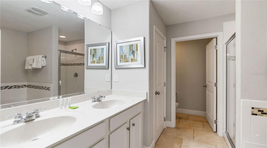 Davenport, Florida 33837, 6 Bedrooms Bedrooms, ,5 Bathroomsbathrooms,Residential,For Sale,Oakview,Mfro6302457