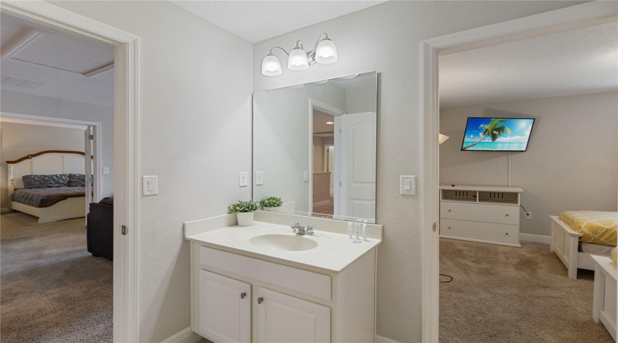 Davenport, Florida 33837, 6 Bedrooms Bedrooms, ,5 Bathroomsbathrooms,Residential,For Sale,Oakview,Mfro6302457